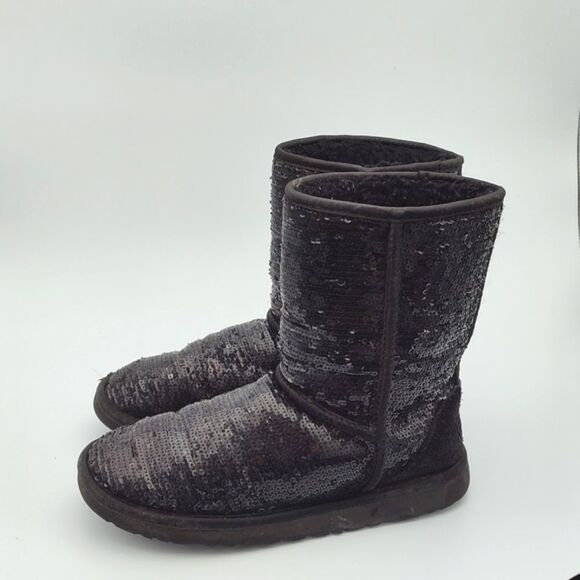 UGG SEQUIN CLASSIC SHORT BOOT IN BLACK SIZE WOMEN'S 6 - Picture 5 of 8